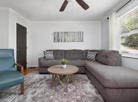 Steps from Boone Lake! 3BR home with hot tub, hotel in Boones Creek