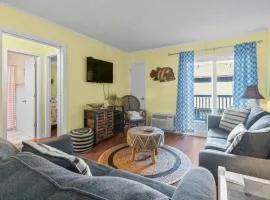 2 BR Windy Hill Condo steps from the Shoreline, Sleeps 4!
