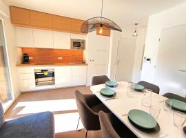 T2 Cabine 6 Pers. Saint-Lary-Soulan avec Balcon et WIFI - FR-1-457-390, hotel in Sailhan