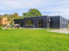 16 person holiday home in Glesborg, hotel v destinaci Glesborg