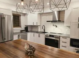 Bright Spacious 2 BDR Condo 10 min to DT Ottawa