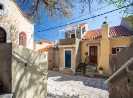 Adorable holiday home located near the beach !, hotel em Baska