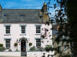 Cnapan Guest House, Bed & Breakfast in Newport