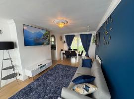Modern and Spacious 3 Bed retreat - Bracknell, hotel in Easthampstead