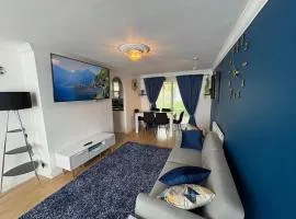 Modern and Spacious 3 Bed retreat - Bracknell