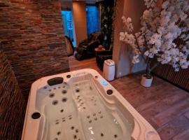 Ô Bonsaï Spa, hotel with hot tubs in Calais