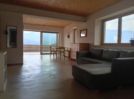 Relaxing accommodation and family, hotel en Flavon