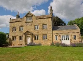 16th Century Family Friendly Home in Peak District