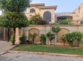 Elegance Abounds, hotel a Qila Malla Singh