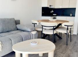 Modern 3 Bedroom Apartment with Seaview, 150m from the beach & free parking spot, hotel in Kruševo