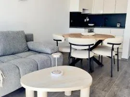 Modern 3 Bedroom Apartment with Seaview, 150m from the beach & free parking spot