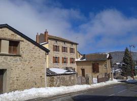 90 m2, 3 chambres, coeur de village, 10 mns des pistes, navette gratuite、ボルケール・ピレネー 2000のホテル