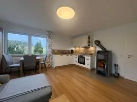 Kamin-Apartment Bodanum mit eigener Terrasse - naturnahe Ortsrandlage - VDSL - 10 min zum Nürburgring