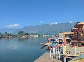 Lalarukh Group of Houseboats