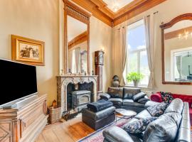 Castle with wellness and zipline, hotel v destinaci Gesves