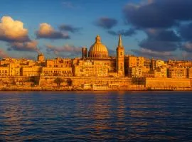 Exclusive Seafront Townhouse Central Sliema, Valletta view