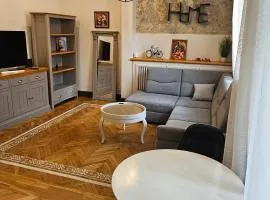 Al Pacino Family Lux Apartment