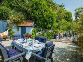 Serendipity - Sweet home with sweeping sea views