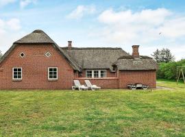 18 person holiday home in Ulfborg, casa de campo em Ulfborg