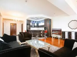 Katsin Building ! 3 Bedroom Luxury Apartment with 2 Bathrooms!