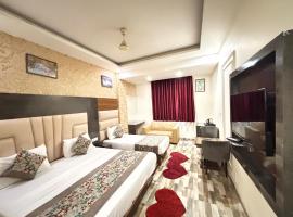Smart Plaza Hotel-Free One Way Airport Pickup Or Drop, hotel near Delhi International Airport - DEL, New Delhi