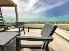 Spacious Duplex Sea & Waves