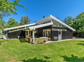 8 person holiday home in Græsted-By Traum, hotel en Udsholt Sand