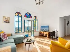 Historical 2 bedrooms home with a Private Jacuzzi