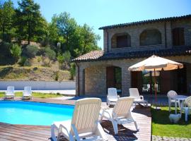 Spacious Countryside Escape, hotel di Valtopina