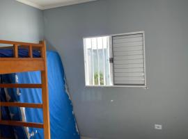 Casa com piscina lado praia, hotel v destinaci Itanhaém