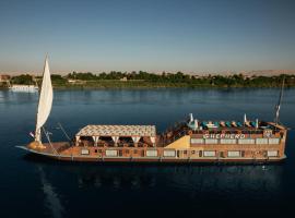 Shepherd I Dahabya, majoitus Esnassa