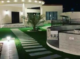 شاليه هاوس مون الفاخر ست غرف نوم ماستر مع ثلاث صالات واسعة