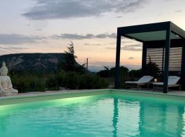 Villa Kéona , gîte 5 étoiles avec piscine privée et vue nature, hotel a Vingrau
