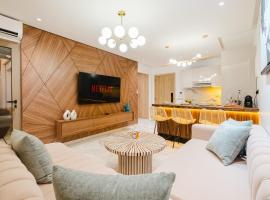 NEW - Central 1BR-Kingsize, AC & Terrace Parking, beach hotel in Marrakech