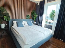 Centralt g&auml;sthus i Sala med k&ouml;k, tr&auml;dg&aring;rd & Wi-Fi, acomoda&ccedil;&atilde;o em Sala