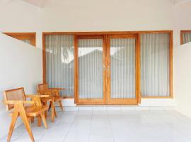 Sonteng homestay, hotel in Sengkol