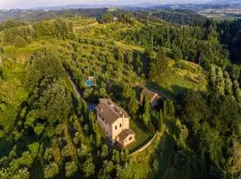 Spacious Tuscan Villa Retreat