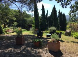 Podere Pinzicalari, bed and breakfast en Castel del Piano