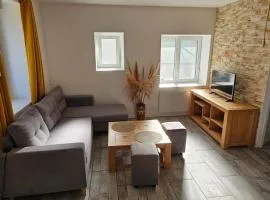 Casă mică și șarmantă la țară