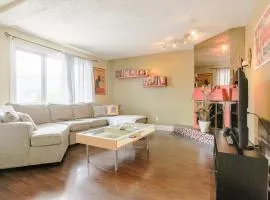 Cozy 2 bedroom close to downtown