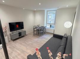 Charmant appartement, 2 chambres au bord des quais, hotel di Millau