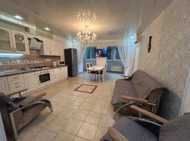 Двохкімнатна квартира біля моря, hotel in Chornomorsk
