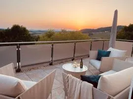 Exklusives Penthouse mit Whirlpool, Panoramaterrasse, Kino & Tischfußball für bis zu 8 Personen