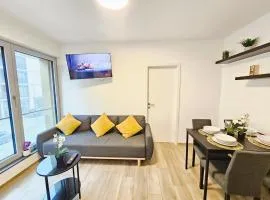 Luxury 1 BR flat with parking