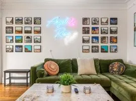 Los Angeles charming big house, king bed, parking, EV