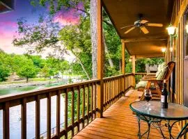 Riverfront Deck Views Perfect For Families