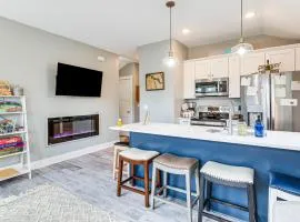 Walk to Dtwn Charlevoix Condo with Fireplace
