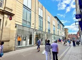 York City Centre 2 Bed Flat with Views - Steps from Christmas Market