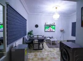 East Legon Luxury Stay - AC, Wifi, Netflix