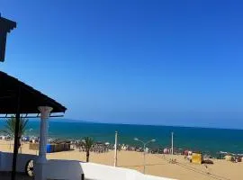 Blue View Rooftop - Gammarth , Pieds dans l'eau, Terrasse panoramique face à la mer